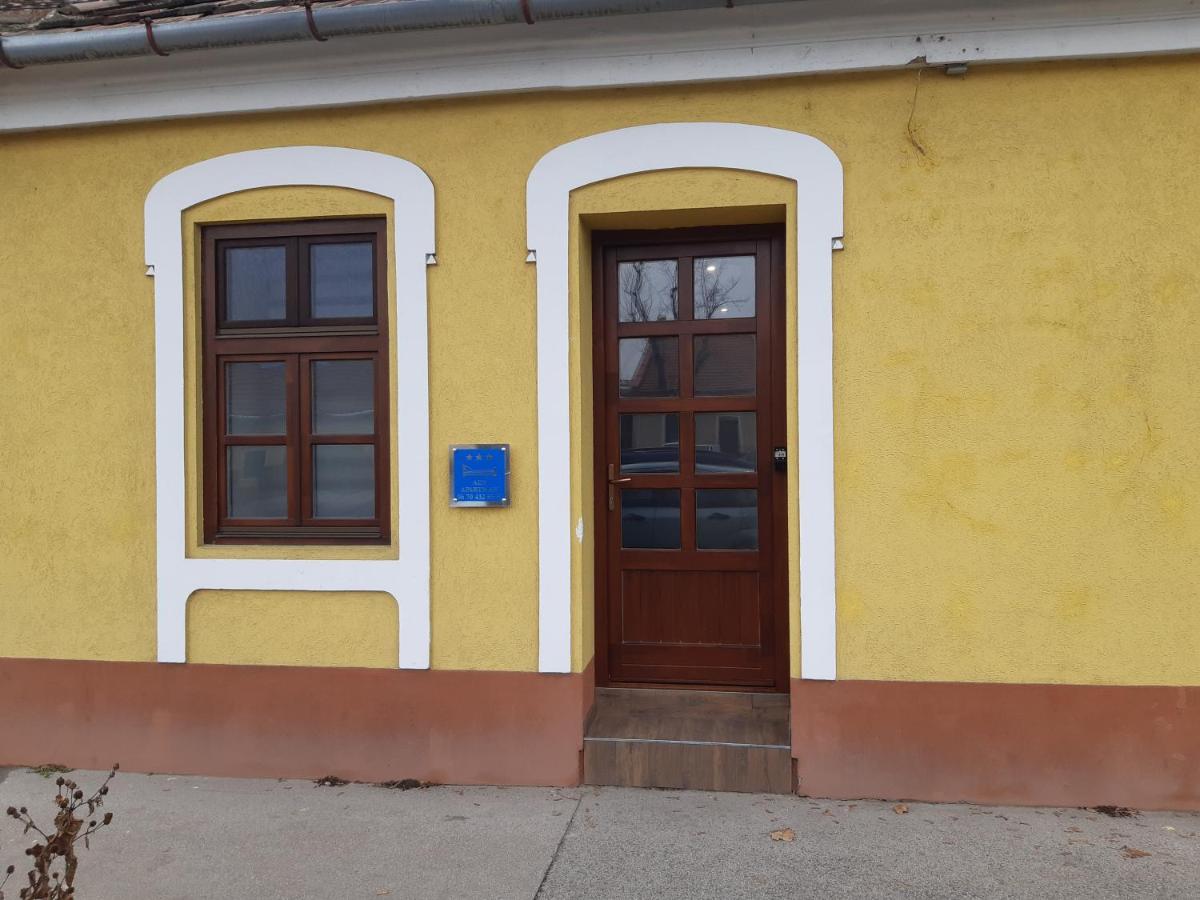 Ady Apartman Tata Exteriér fotografie