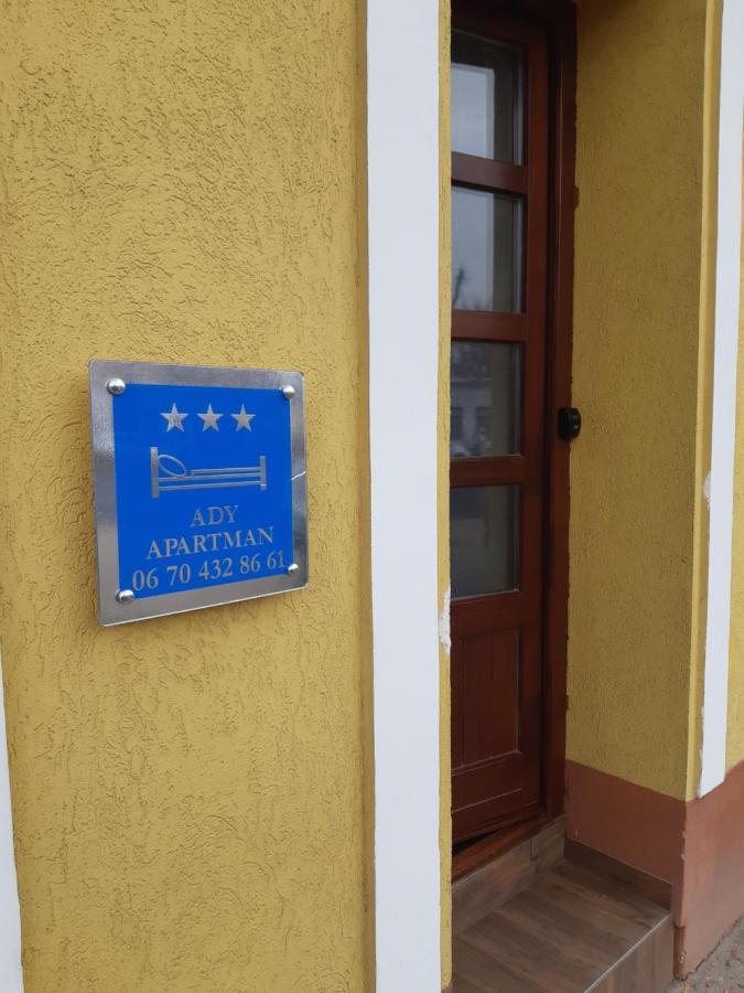 Ady Apartman Tata Exteriér fotografie